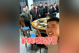 家族兄弟们聚餐，连吃带唱非常开心，到啥时候都是血浓于水的亲情，平时都忙，找空尽量聚一聚。 #记录生活