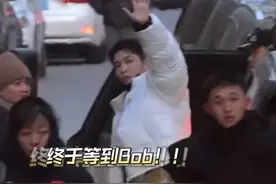 #张艺兴现身央视春晚最后一次联排 期待#张艺兴 七登春晚！！#央视蛇年春晚第五次联排视频封面