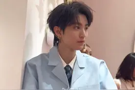 “也确实好看”确实好看 确实好看 #王俊凯