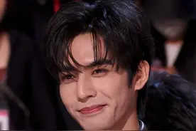 两张伟大的脸帅得惨绝人寰#宋威龙 #张凌赫 #星光大赏视频封面