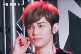 #炎亚纶的笑容消失术 这简直和#金晨 被喊晨晨那个消失的笑容一模一样啊！！不爱得好明显#炎亚纶#汪东城#牛骏峰视频封面