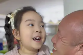 不纠结亲爷爷来不来看孩子们了，我的孩子只认这个爷爷！#人类幼崽 #萌娃 #古灵精怪 #隔辈亲有多亲 #暖心一幕视频封面