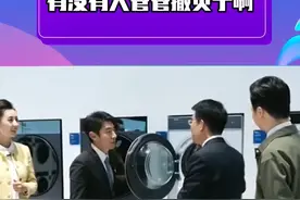不能虐待老人，但老人硬要表演#撒贝宁 #搞笑 #撒贝宁转手绢又输了