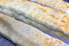 做韭菜盒子，用开水或凉水和面就错了，这样做皮薄馅多味鲜美，柔软劲道#韭菜盒子 #妈呀太香了视频封面