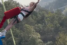 喜欢是瞬间的沦陷，而爱是一辈子的执念！#石燕湖蹦极#长沙石燕湖蹦极#蹦极向同学 #长沙蹦极#危险动作请勿模仿视频封面