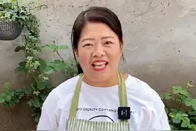 姐俩今天做了农村水烙馍，筋道柔软，抹上大酱卷上小菜，越嚼越香视频封面