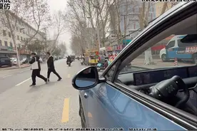 智己LS6城市NOA实测 这智驾能力不比ADS和FSD差吧？