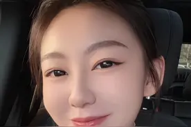 爱是需要见面的,隔着屏幕说再多的甜言蜜语,都不如见面时一瞬间的温度,见了面才能看到笑容,感受到心跳,一个连见面都难的人，你还敢去想以后吗#情感