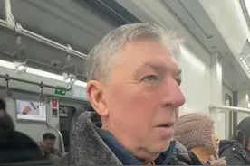 给乌克兰外公外婆办一张北京地铁卡，让他们能在这个和平的国度自由自在的安享晚年！ #老外爱中国 #百善孝为先 #记录真实生活 #新春拍不停 #北京地铁视频封面