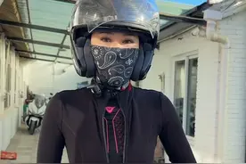 把大三轮骑回家，小黑貌似不开心啊？ #摩托车视频封面