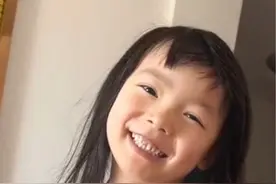 4岁的女儿说：爸爸没接电话是因为没给他烧手机！#泪目瞬间 #懂事的孩子 #思念亲人视频封面