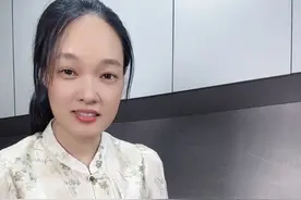 莆田人爱吃的#冰糖醋橄榄  火气有点大， 喉咙不舒服的时候，吃冰糖醋橄榄是连天好果的！直接吃或泡水喝都可以，平时也可以拿来当零食吃，做法其实非常简单！#橄榄 #纯天然绿色食品 #糖醋橄榄 #冰糖橄榄醋