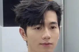 #男士发型 凌乱三七侧背发型，男生不尝试这款发型，都不知道自己多帅，赶紧安排#根据脸型设计发型 #三七分发型 #广州男士发型设计 #换个发型换个人