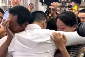 40年后，首次见到亲生父母，他哭着说：我终于找到你们了！#男婴 #回家 #认亲 #宝贝回家视频封面