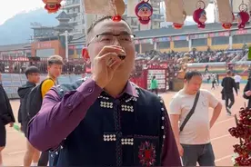 墨江"土"特产火爆村超，边喝云南咖啡边看村超球赛，网友：咖啡配足球，好松弛！#墨江双胞胎节 #云南双胞秀#第十九届墨江北回归线国际双胞胎节宣传推荐活动视频封面