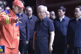 张国清赶赴贵州毕节黔西市指导游船倾覆事故应急救援救治工作视频封面