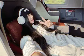 第一次坐高铁商务座全攻略！！看看怎么值回3倍票价？？一次性把高铁商务座的选座 餐食 流程 服务都讲讲清楚！！  #旅行vlog #高铁商务座 #高铁化妆 #上海探店 #高铁商务座有什么待遇视频封面