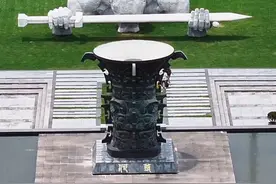 为国铸剑，隐姓埋名，每当从西工大门口路过都要驻足看一眼这座雕像，让人肃然起敬#西北工业大学 #西工大 #国防科技大学视频封面