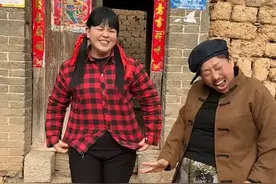 姐妹合拍幽默段子，笑的肚子疼，纯属娱乐无不良引导#搞笑 #看一遍笑一遍 #每天一笑烦恼忘掉 #农村生活欢乐多 @河南仝姐