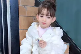 果然有女儿的陪伴、剪个头都幸福感加倍 #骗你生女儿 #混血宝宝 #人类幼崽 #亲子时光 #又是被女儿治愈的一天