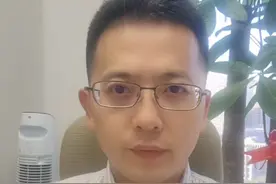 海伦哲索赔时效剩两个月 受损股民仍可索赔 海伦哲连续四年虚增营业收入6.92亿元、虚增利润总额2.89亿元，由此引发股民索赔。 我是厉健律师，曾经代理股民起诉100多家上市公司索赔，今天聊聊海伦哲，股民为什么索赔？索赔条件？索赔提供什么资料？ 一、为什么索赔？ 2023年5月3日，海伦哲（代码：300201）因2016-2019年年报虚假记载、未按期披露2022年半年报，被江苏证监局处罚。 根据《证券法》，上市公司虚假陈述，受损股民可依法起诉索赔。 二、索赔条件？暂定：在2017年4月26日至2021年10月25日期间买入海伦哲股票 ，并在2021年10月25日收盘还持有股票的亏损股民，可以索赔。索赔条件以法院认定为准。 三、提供什么资料？ 股民先去证券公司打印对账单、开户查询单，提交给律师审核，根据律师回复情况，再决定是否参加索赔。目前距离索赔时效届满剩两个月 ，受损股民仍可索赔。 更多股票索赔，欢迎关注厉健律师。#海伦哲 #股票索赔律师厉健  #股民交流视频封面