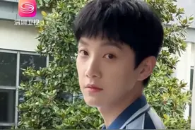 范世琦深夜发文 “网暴绝不是无关痛痒的玩笑” 艺人范世琦近期深陷“于朦胧酒后坠楼事件”谣言漩涡，深夜发文“网暴绝不是无关痛痒的玩笑，那些不实的言语与恶意的转发，会深深刺痛一个人。”此前经历大规模网暴后通过法律途径维权，工作室发布律师声明，相关言论已引发侮辱、诽谤蔓延，涉嫌违法。#范世琦 #于朦胧事件 #网络谣言 #抵制网暴