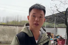 今天收到妈妈寄来的辣椒跟土豆，公公说够我们吃好一阵子了，一家人心里都暖暖的。#我的乡村生活 #谁家没点土特产视频封面