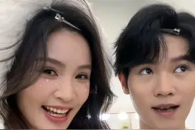 和爱的人拍冬天的第一组情侣圣诞照#情侣日常#情侣照视频封面