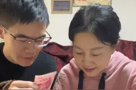 她本科文凭，是人民教师，一场病让这些知识消失了，现在从新学习#夫妻日常 #记录真实生活视频封面