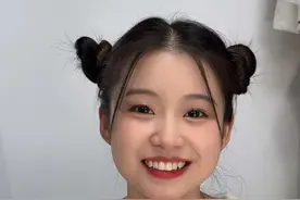 寝室赌“狗”美女在线发牌#寝室#女大学生#斗地主#识货