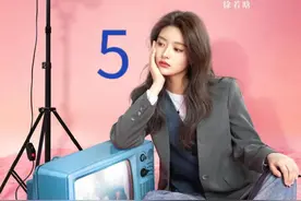 男人来到国外找女友，却发现她和别的男人在接吻视频封面