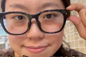 小米AI眼镜拍照和录像效果（一） 隐私灯做的太小了 还是橙色的（品牌色吧？） 看不清 没有Meta的灯光大！ 但是收音我感觉还可以 画质也还行～  #小米AI眼镜 #raybanmeta #AI眼镜 #智能眼镜 #第一人称视角录制