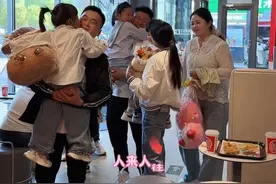 突如其来的惊喜，不单单是礼物，更是心里惦记的你们#情侣 #突然出现在你面前 #我的生活日记