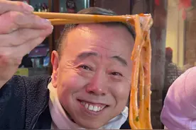 藏在山城巷里的人间烟火，这才是重庆的味道 #烟火重庆  #跟着轨道逛重庆   #潘长江父女重庆行