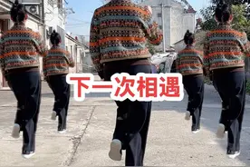 再发一个完整版的《下一次相遇》，32 步重复跳二遍就好#简单易学广场舞  #一学就会