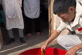 你了解农村野生黄鳝真实的价格嘛？收购 批发 零售是3种截然不同的价格。说说你的黄鳝买（卖）成多少一斤吧！#野生黄鳝 #农村生活 #记录真实生活 #我的乡村生活