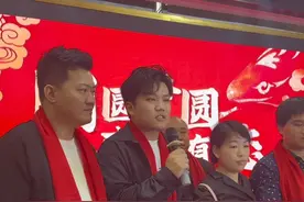 祝贺谢浩男回家，同时希望越来越多的对自己身世有怀疑的孩子能够勇敢站出来，还有被找回来的孩子，大胆地回家，放下心里的顾虑，父母永远会真心待自己的孩子#天下无拐 #家庭团圆视频封面