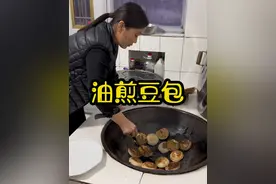 油煎豆包焦黏酥脆的#我的乡村生活 #农村美食 #日常做饭 #乡村味道视频封面