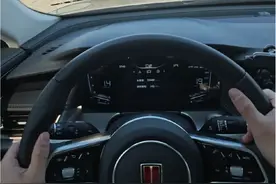 新手司机在乡道上开车的时候，总是提心吊胆的，非常担心发生刮蹭，或者说掉下沟，遇到会车的时候，也总是非常紧张，尤其是很多路，只够一辆车通行的，遇到这种情况就非常头疼，如果你也有这些问题，那你一定要认真看完本期视频#每天一个用车知识 #驾驶技巧 #新手上路 #抖音汽车 #抖音创作季