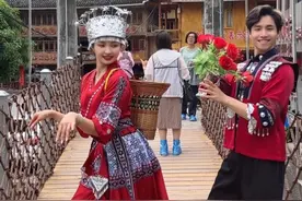 拉丁舞世界冠军和红瑶族姑娘跳爱情恰恰，姐姐们喜欢吗？ #拉丁舞 #抖音潮流舞蹈地图 #零基础学拉丁舞 #少数名族 #爱情恰恰舞 @芊芊爱拉丁 @抖音短视频视频封面