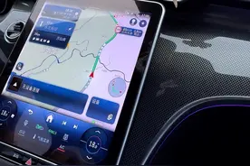 自从买了奔驰C260L才知道，网上那些喷子说的问题一个也不存在，这车不仅跑起来稳，还省油，颜值也是同级别的天花板，那些说它垃圾的到底开什么车？#奔驰 #奔驰c260l