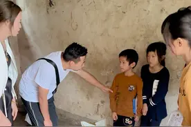 我们所有的一切都离不开你们的支持，不能回馈你们每一个人，那就做些力所能及的事情，照亮自己的同时也温暖别人，让爱心传递下去，让世界充满温暖！#爱心公益 #传递温暖视频封面