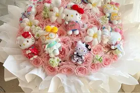 Kitty大军来啦啊啊啊 #kt猫花束 #99朵玫瑰包装教程 #花束制作过程 #hellokitty花束 #赫尔西花艺halseygarden