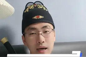 锦衣卫，东西厂 锦衣卫主外，西厂和东厂主内，双方本来没有什么区别，也互不相属。但由于东厂和西厂更接近皇帝，“天子脚下多近臣”，所以他们的地位也就相应高一点。说白了，就是给皇帝几分面子。#锦衣卫 #东西厂 #读书 #明朝 #民俗文化视频封面