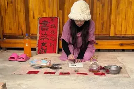 入了心的人怎能说忘就忘 动了情的人怎能说放就放，往后余生见或不见，你都在我心里。#摆摊 #书法 #生僻字 #㤀亼 #思念视频封面