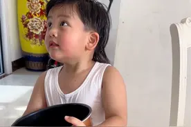 #全身都是戏 #拒绝外卖 #广东dou知道  吉米仔拒绝吃外卖、非要自己动手炒几个菜！新生代的健康方式从臭屁孩捉起！视频封面