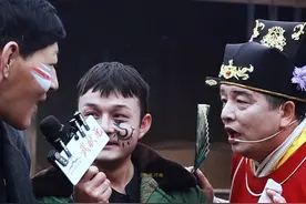 万岁山两大巨头梦幻联动👏👏#开封万岁山王大人成游客新宠 #万岁山巨人 #直击武状元现场 #万岁山王大人火出圈