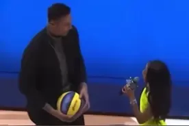 当篮球圈的易建联遇上娱乐圈的吉克隽逸，cba全明星上这一互动太搞笑了#易建联#吉克隽逸 #中国篮球视频封面