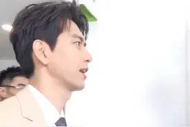 群星闪耀时扫楼，李现向远生晚上见#群星闪耀时 #李现 #向远生