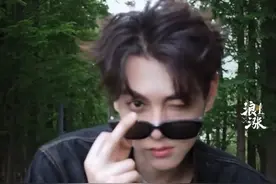 田栩宁正式官宣粉丝名为“柠檬水”，应援色为栩光金星色#田栩宁